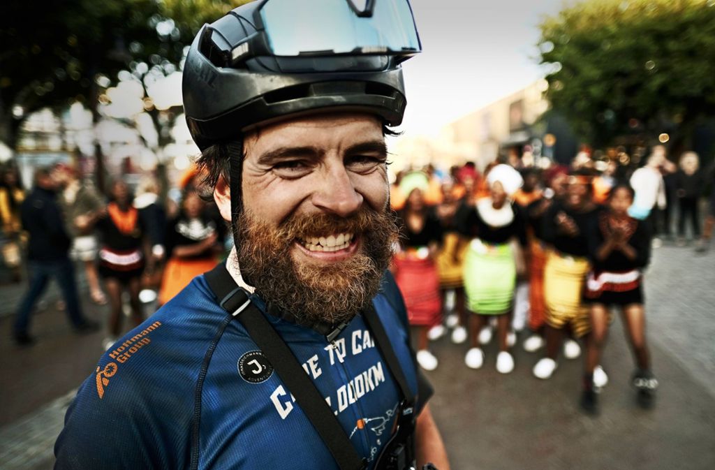 Nach 72 Tagen im Sattel erreicht Jonas Deichmann bei der Kap-zu-Kap-Tour Kapstadt – in  Rekordzeit.