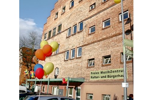 Zum Tag der offenen Tür wurde das Haus mit Luftballons geschmückt. Foto: Archiv G. Friedel