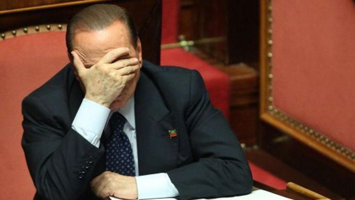 Berlusconi für zwei Jahre aus öffentlichen Ämtern verbannt