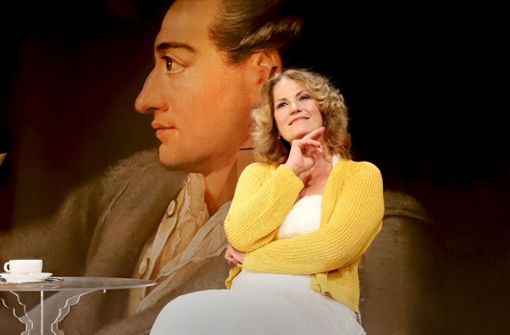 Die Schauspielerin Martina Guse überzeugt als Charlotte von Stein, in einem  Monolog über ihre Liaison mit Johann Wolfgang von Goethe. Foto: Sabine Haymann