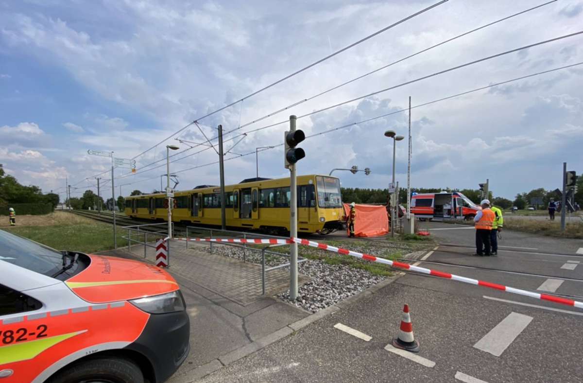 Der 16-jährige Pedelec-Fahrer hatte wohl die Stadtbahn übersehen und wurde erfasst.