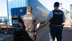 Menschen auf Güterzug sorgen für Sperrung der Rheintalbahn