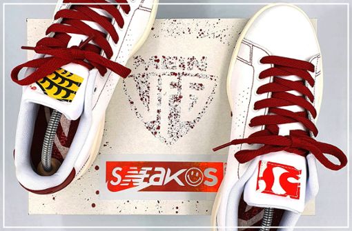 Wir versteigern den MeinVfB-Sneaker: Ein absolutes Unikat, exklusiv für diese Aktion von „Sneakos.Europe“ veredelt. Foto: StZN/Sneakos