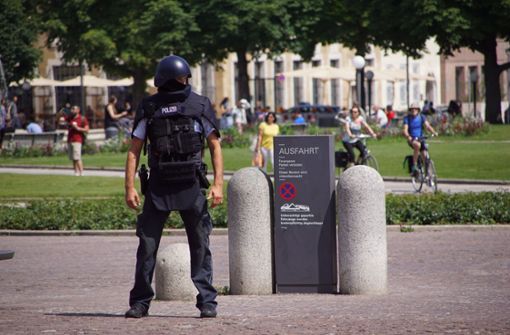 Rund um den Stuttgarter Schlossplatz fand ein groß angelegter Polizeieinsatz statt. Foto: SDMG