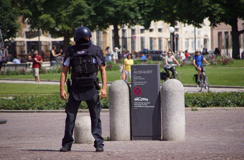 Rund um den Stuttgarter Schlossplatz fand ein groß angelegter Polizeieinsatz statt.