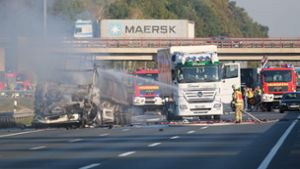 Tanklaster in Flammen - Lastwagenfahrer stirbt