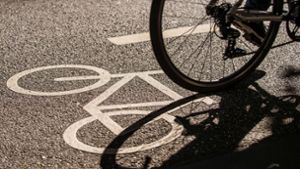 Wenn ein Fahrrad ohne Muskelkraft fährt, braucht es eigentlich ein Kennzeichen. (Symbolbild) Foto: Imago//Henning Angerer