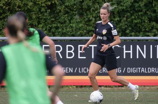 Jana Beuschlein beim ersten Training mit den VfB-Frauen Foto: Pressefoto Baumann/Hansjürgen Britsch