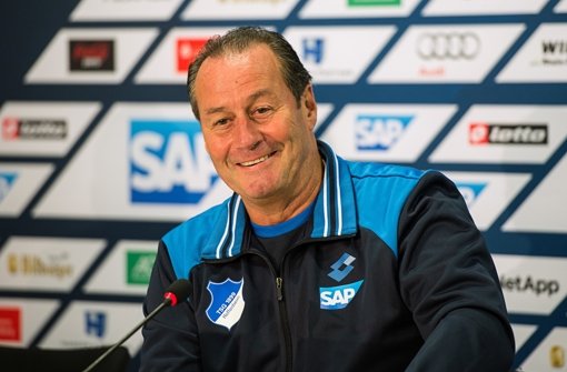 Hoffenheim-Trainer Huub Stevens am Dienstag bei einer Pressekonferenz in Zuzenhausen Foto: dpa