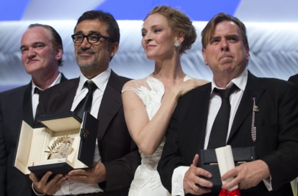 Die Goldene Palme beim Filmfestival in Cannes ging an den türkischen Regisseur  Nuri Bilge Ceylan (zweiter von links, mit Quentin Tarantino (links), Uma Thurman und Timothy Spall) und seinen Film Winter Sleep. Weitere Bilder von der Abschluss-Zeremonie gibt es in unserer Fotostrecke.