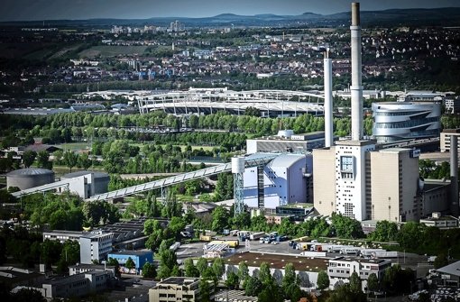 Das EnBW-Kraftwerk im Neckartal    (im Vordergrund) soll modernisiert werden – dabei wird  bis 2019 eine größere Fläche frei Foto: Lichtgut/Achim Zweygarth