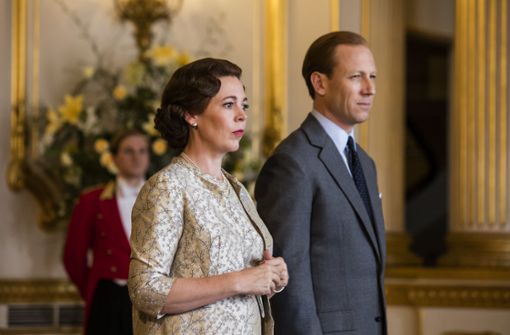 Beinahe lebensecht: Olivia Coleman und Tobias Menzies als Queen Elizabeth II. und Prinz Philip in „The Crown“. Foto: Sophie Mutevelian/Netflix/dpa