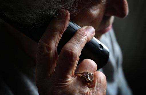Immer wieder werden besonders ältere Menschen Opfer von Trickbetrügern. Foto: dpa/Karl-Josef Hildenbrand