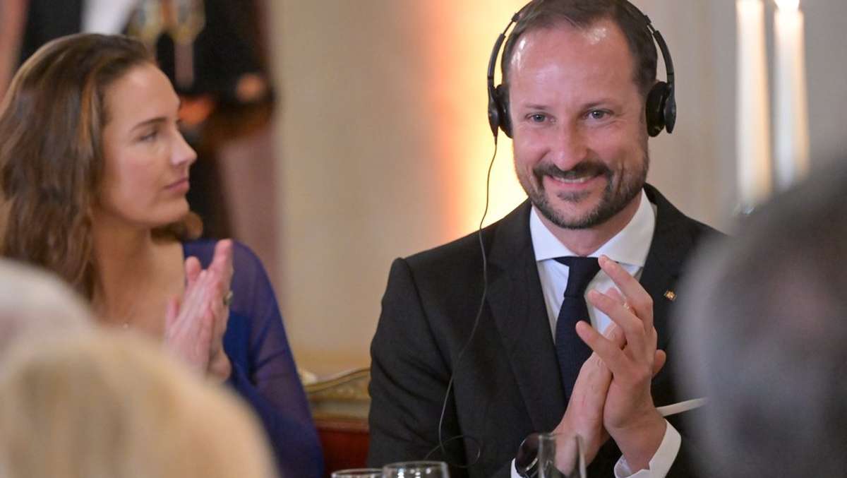 Grüß Gott alle mitnand: Kronprinz Haakon amüsierte beim Dinner in München