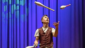 Chris Blessing jongliert mit Kegeln und was sonst noch durch die Luft fliegen kann. Foto:  