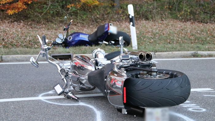 Motorradfahrer wird von Auto erfasst – tot