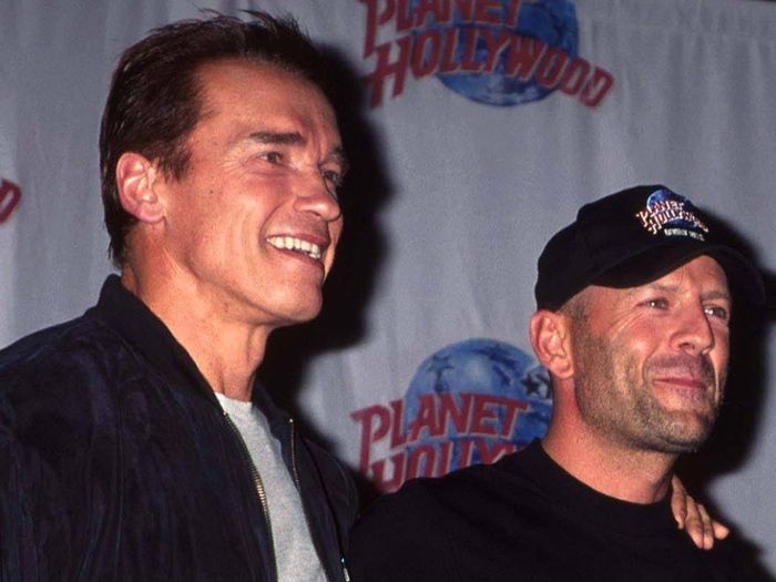 Erkrankter Hollywood-Star im Ruhestand: Großartiger Star: Arnold Schwarzenegger schwärmt über Bruce Willis