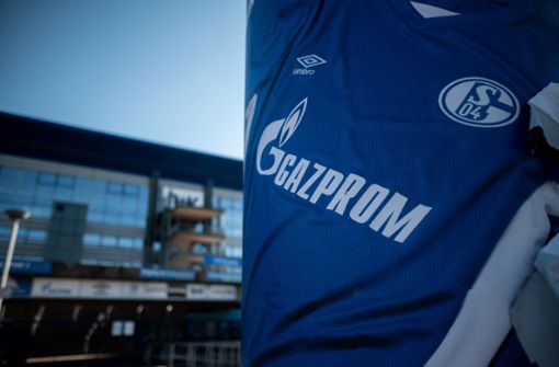 Trikots mit dem Gazprom-Schriftzug werden ab sofort nicht mehr zu sehen sein. Foto: dpa/Fabian Strauch
