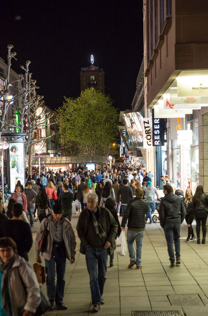 Während der Einkaufsnacht war vor allem auf der Königstraße eine Menge los.
