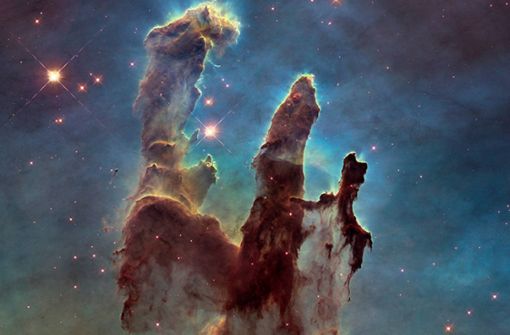 Bei der Urknall-Theorie geht man davon aus, dass sich das Universum im Laufe der letzten rund 14 Milliarden Jahre aus einem extrem heißen und sehr dichten Zustand heraus entwickelt hat. Das Foto zeigt den Eagle Nebula (Adlernebel), der von der Sonne rund 7000 Lichtjahre entfernt ist. Foto: Nasa/Esa/Hubble Heritage Team (STScI/AURA)