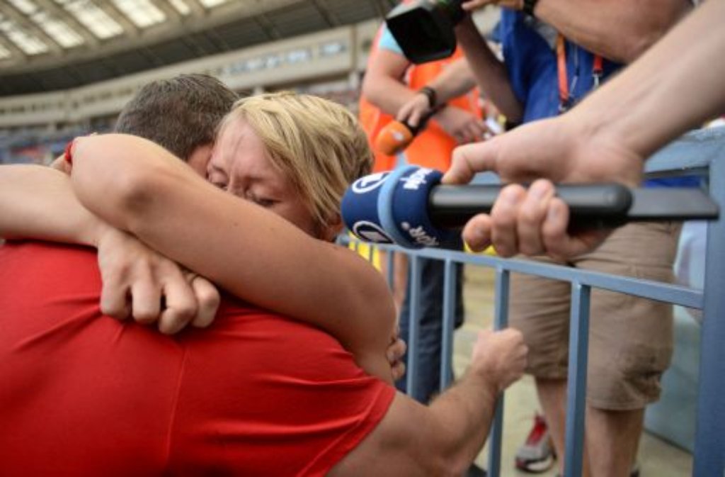 Am Ende lag die 31 Jahre alte Offenburgerin ihrem Lebensgefährten und Trainer Boris Henry in den Armen und rannte freudenstrahlend mit der schwarz-rot-goldenen Fahne auf die Ehrenrunde im Luschniki-Stadion.