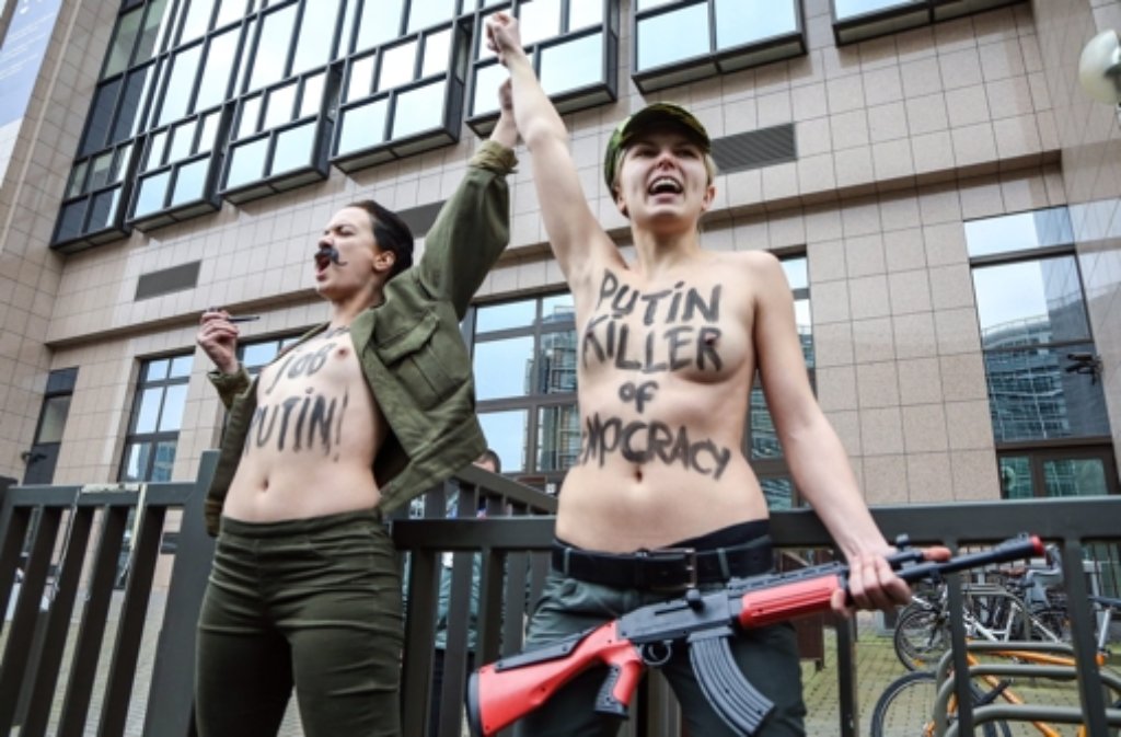 Femen-Aktivistinnen haben in Brüssel gegen den Besuch Wladimir Putins demonstriert. Foto: dpa