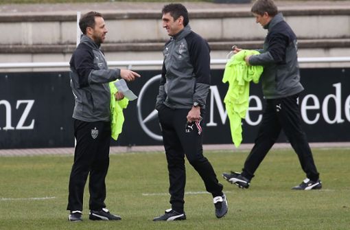 Steven Cherundolo (links) wirkte heute zu ersten Mal im Trainerteam des VfB Stuttgart mit. Foto: Pressefoto Baumann