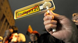 Am 2. Dezember findet die 200. Montagsdemo gegen Stuttgart 21 statt. Die Veranstalter erwarten 5000 Teilnehmer. Foto: dpa