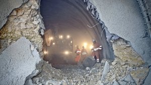 Durchbruch für ein Teilstück des Steinbühltunnels bei Hohenstadt. Alle Röhren der Albaufstiegstunnel sind insgesamt 27.306 Meter lang. Ende 2018 soll der Rohbau fertig sein. Foto: Peter Petsch