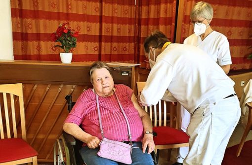 Elke Dannhauer lebt in einer Wohngruppe des Caritasverbands in Stuttgart. Vor Kurzem wurde sie von einem mobilen Team gegen  Corona geimpft. Foto: privat