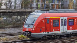 Die S-Bahnlinie S1 wird am Mittwochmorgen durch eine Weichenstörung massiv ausgebremst. (Archivbild) Foto: imago images/Arnulf Hettrich/Arnulf Hettrich via www.imago-images.de