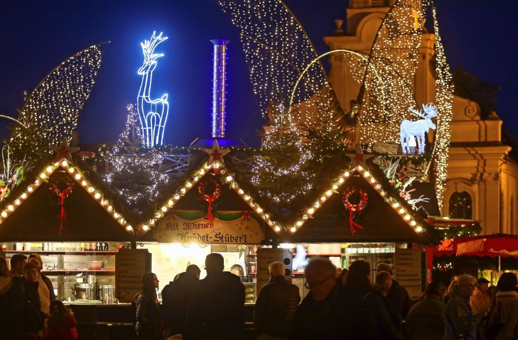 Bis kurz vor Weihnachten erstrahlt der Ludwigsburger Marktplatz im adventlichen Glanz.