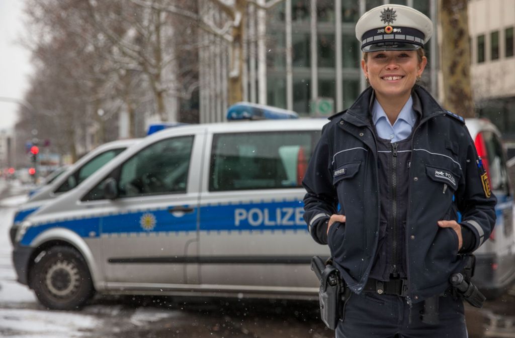 Miss Baden-Württemberg: Im Alltag ist Nadine Berneis Polizistin im Revier auf der Partymeile Theodor-Heuss-Straße in Stuttgart. Foto: Lichtgut/Leif Piechowski
