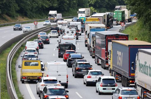 Am Wochenende ist auf vielen deutschen Autobahnen laut ADAC Stau vorprogrammiert (Symbolbild). Foto: IMAGO/Nikito/IMAGO