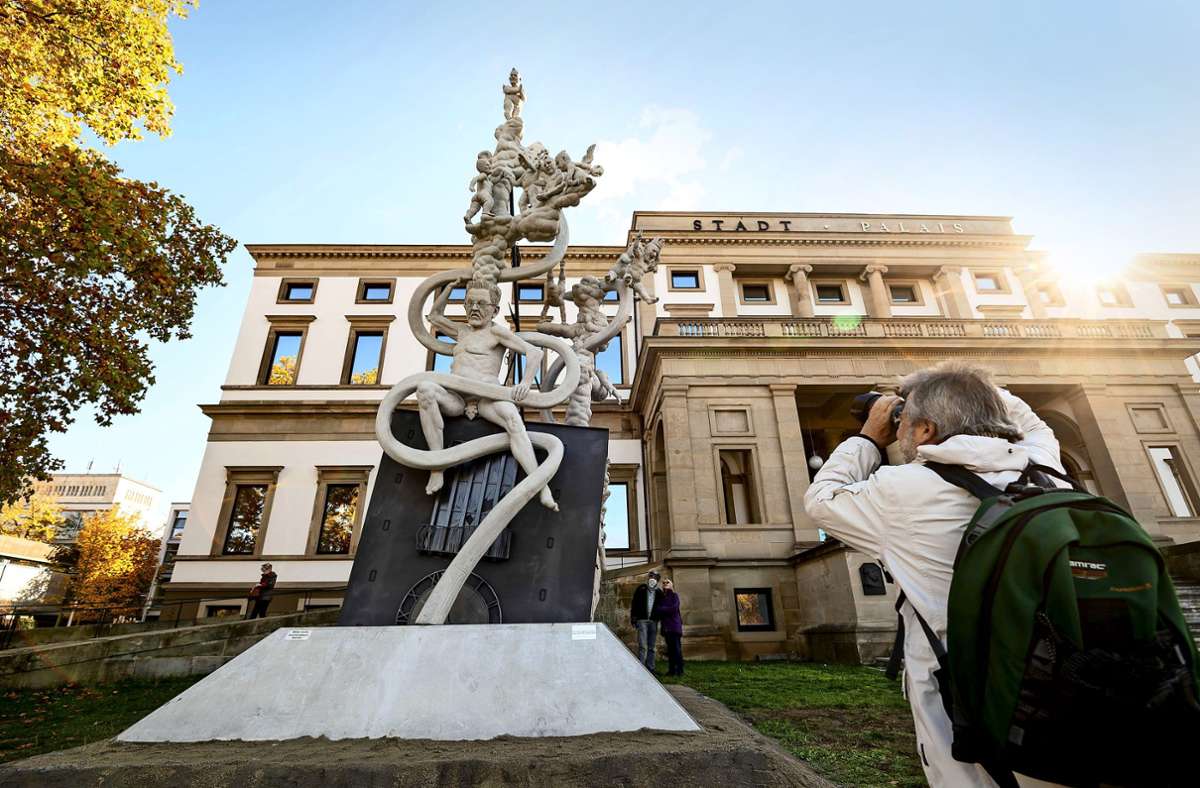 Die Lenk-Skulputur soll nicht dauerhaft vor dem Palais stehen. Foto: Lg/Leif Piechowski