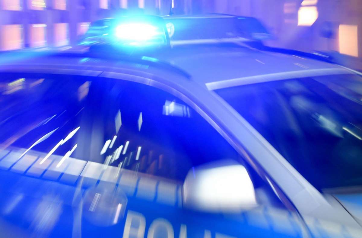 Die Polizei fahndet nach dem Falschfahrer und kann ihn schließlich bei Schwieberdingen ausfindig machen. Foto: dpa/Carsten Rehder