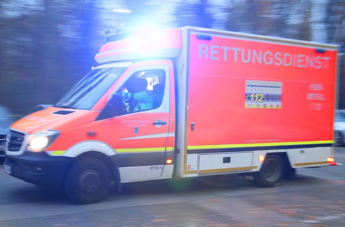 Unfall in Esslingen: Radfahrer muss nach Sturz in Klinik