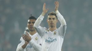 Die beiden Torschützen Cristiano Ronaldo (rechts) und Casemiro sichern den Sieg von Real Madrid gegen Paris. Foto: AP