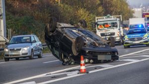 Der Unfall ereignete sich am Dienstagmorgen auf der A8 bei Stuttgart. Foto: SDMG/Dettenmeyer