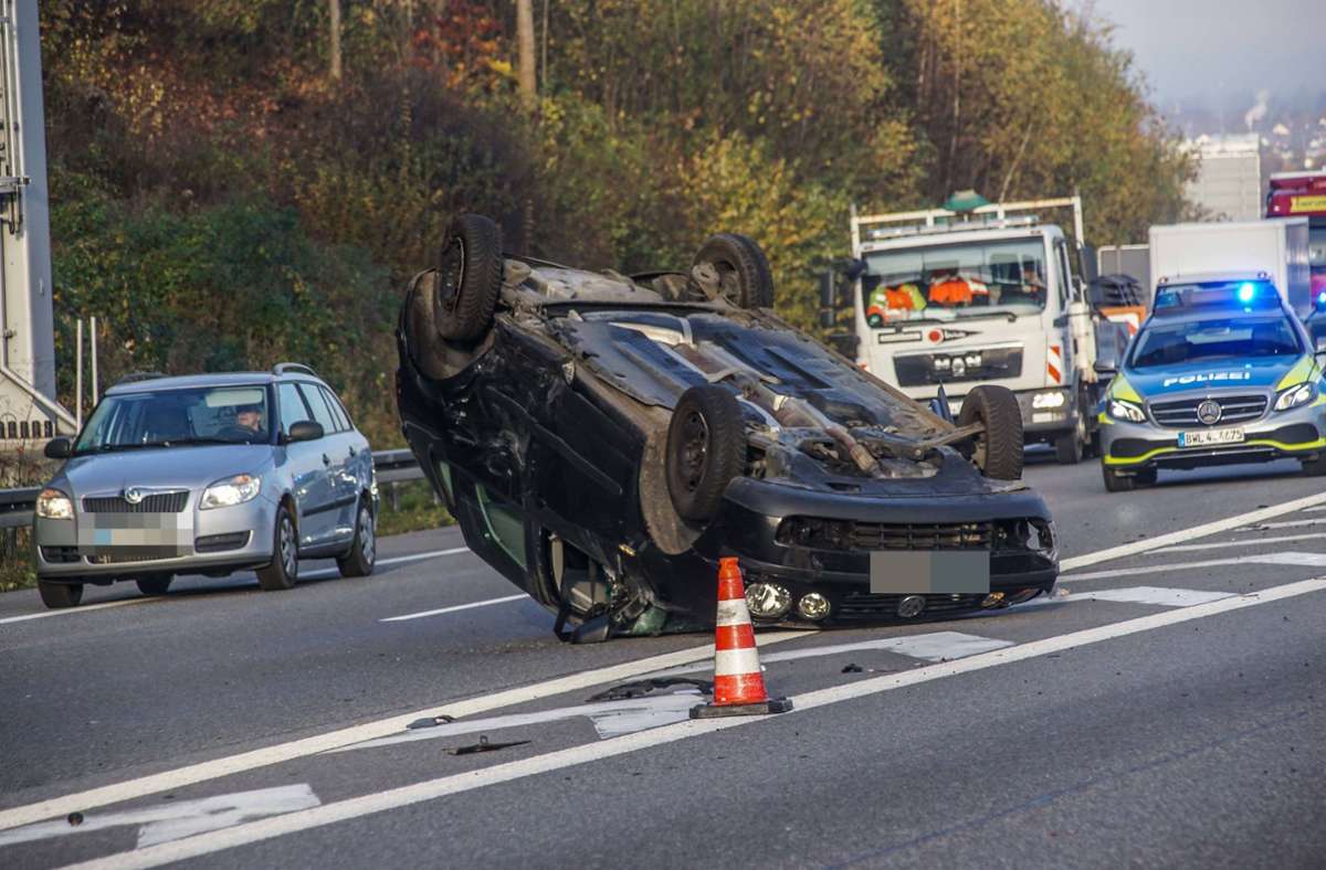 Der Unfall ereignete sich am Dienstagmorgen auf der A8 bei Stuttgart.
