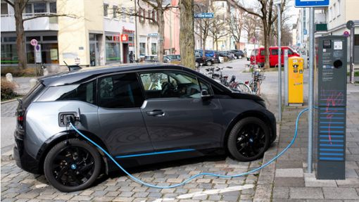 Künftig zahlen auch Besitzer eines E-Autos Parkgebühren in Ludwigsburg. Foto: dpa/Sven Hoppe