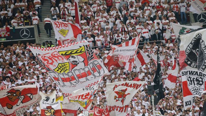 VfB-Fans zeigen großes Anti-Leipzig-Banner