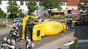 Unfall mit Betonmischer: halbe Million Euro Schaden
