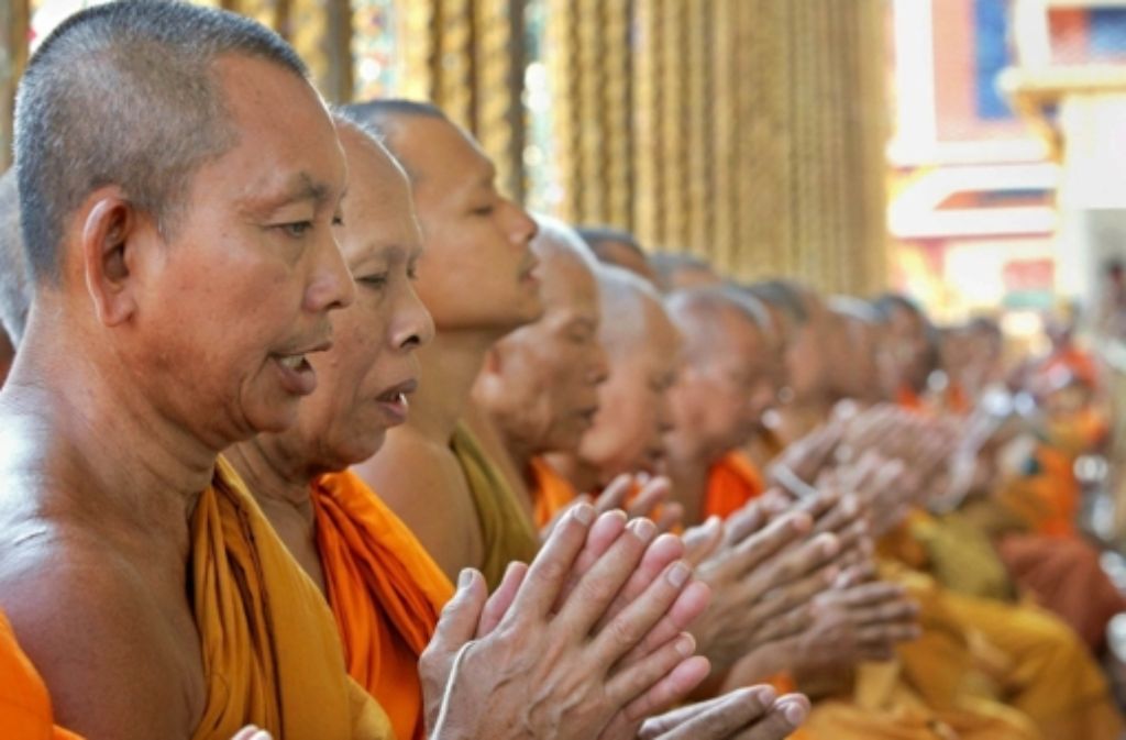 Buddhistische Mönche in Thailand: Erst durch Entsagung, Meditation und gute Werke befreit man sich vom Leiden, so dass das  Rad des Lebens erlischt. Foto:  
