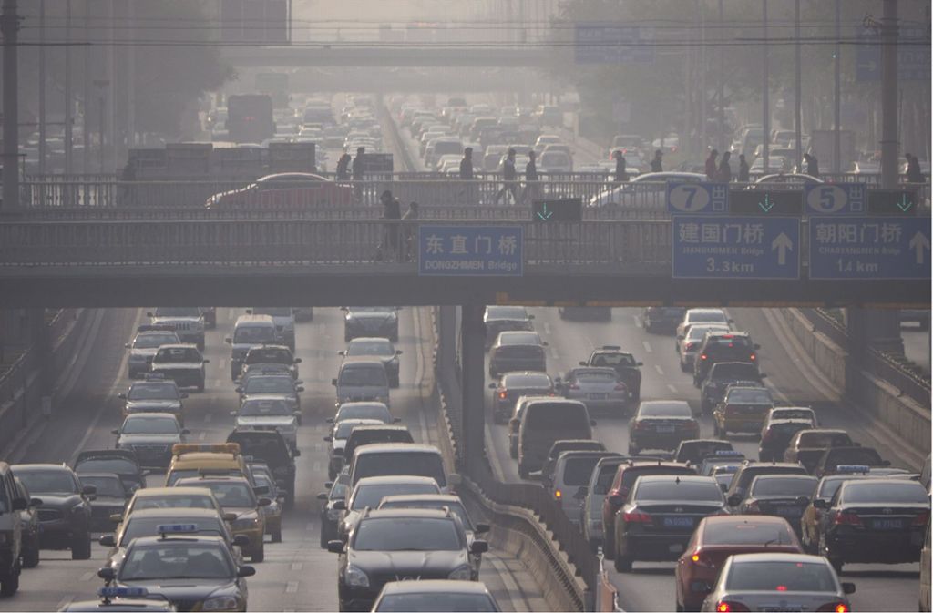 In Tianjin dürfen, je nach Wochentag, nur die Hälfte aller Autos auf die Straßen. (Symbolbild) Foto: EPA