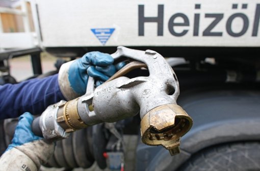 Derzeit müssen Verbraucher im Durchschnitt rund einen Euro pro Liter Heizöl bezahlen, wenn eine Menge bis zu 1500 Liter gekauft wird. Foto: dpa
