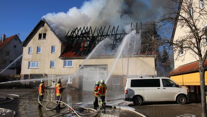 Haus nach Brand einsturzgefährdet