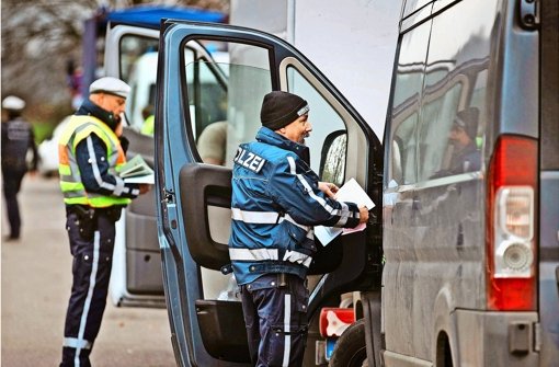 Polizeikontrolle an der B 29 im Rems-Murr-Kreis – reisende Täter sollen ins Netz gehen Foto: Gottfried Stoppel
