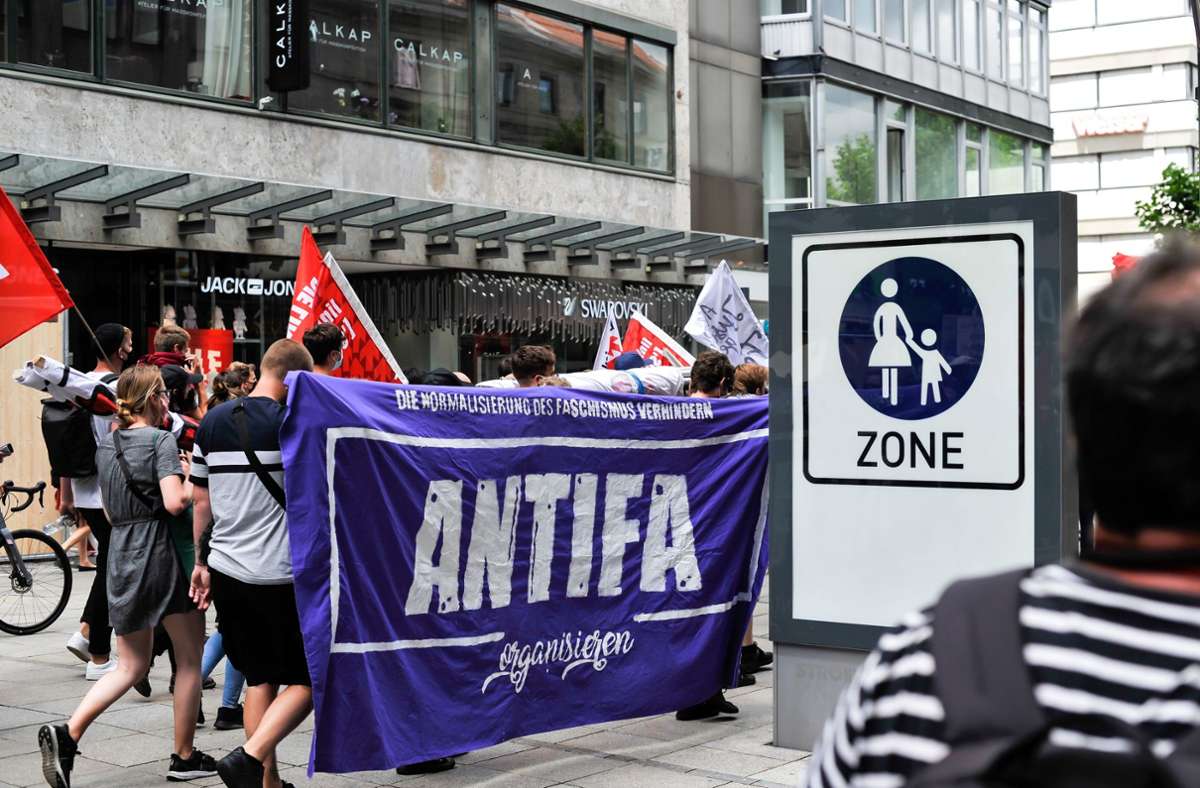 Die Antifa tritt nicht nur wie hier in Stuttgart bei Demos auf, sondern auch bei handfesten Auseinandersetzungen. Foto: Lichtgut/Max Kovalenko