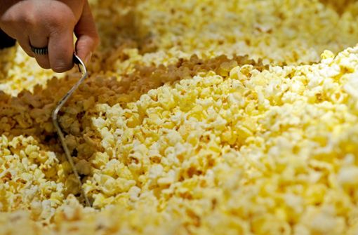 Für viele ein Muss beim Kinobesuch: Popcorn Foto: dpa
